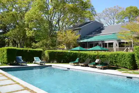Beautifully Maintained Contemporary Home