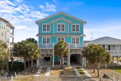Exceptional Home Designed for Luxurious Waterfront Living