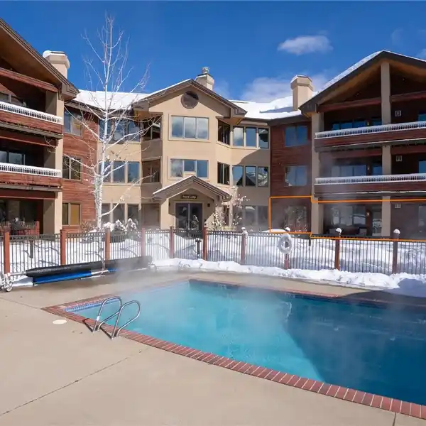 TURNKEY GROUND FLOOR CONDO IN ASPEN LODGE AT TRAPPEUR'S CROSSING