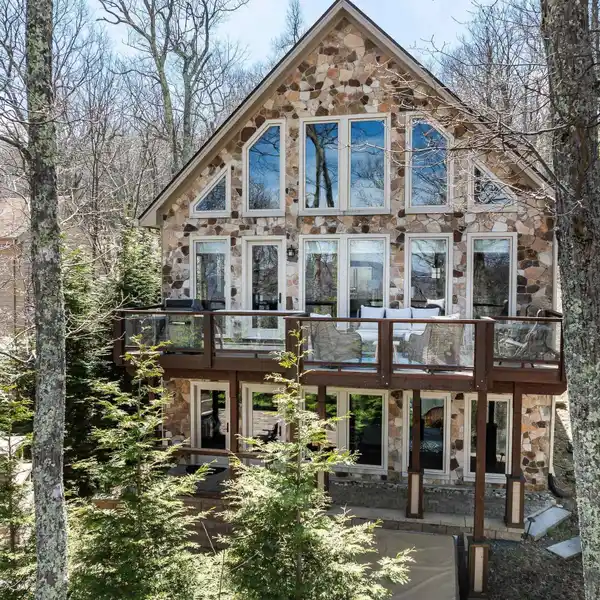 SKI-IN, SKI-OUT LUXURY LODGE WITH STUNNING VIEWS
