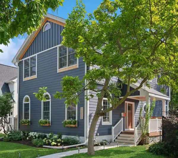 STYLE AND COMFORT IN A CONVENIENT LOCATION