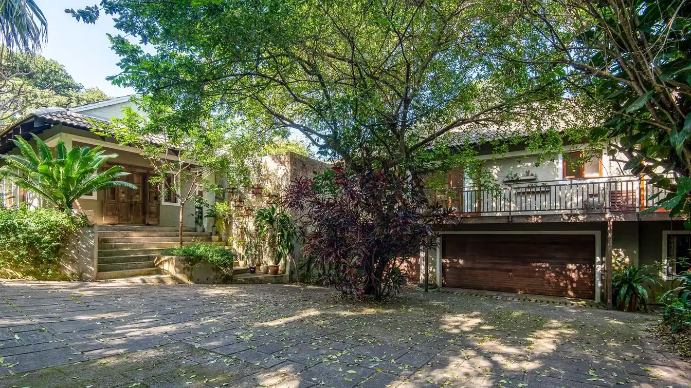 Colonial Charm Meets Tropical Island Bliss
