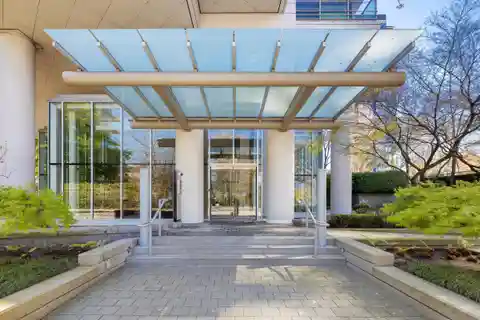 Breathtaking Waterfront Living on Bayshore Drive