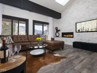 Beautiful Top-Floor Enzian Penthouse