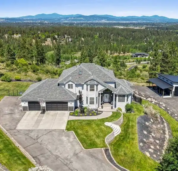 SERENE MOUNTAIN LIVING ON 7.65 ACRES