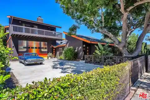Upscale Beach Community Living with Expansive Six-Car Garage