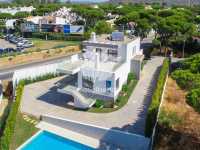 MODERN ARCHITECTURALLY DESIGNED VILLA IN QUARTEIRA