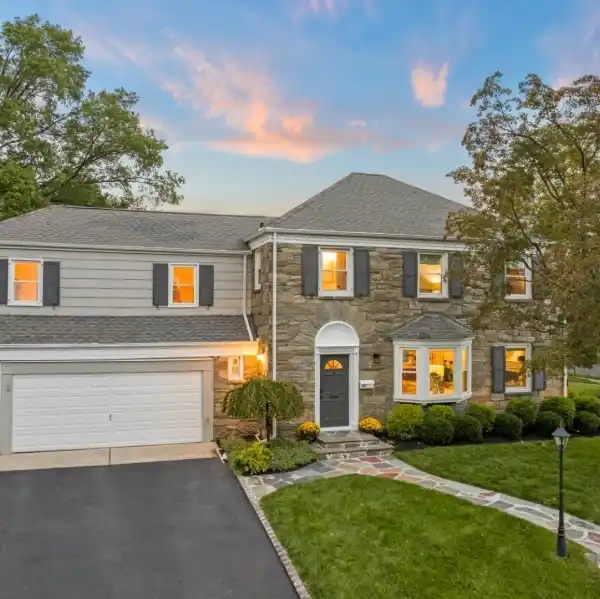 BEAUTIFULLY UPDATED COLONIAL IN SOUTH MOUNTAIN