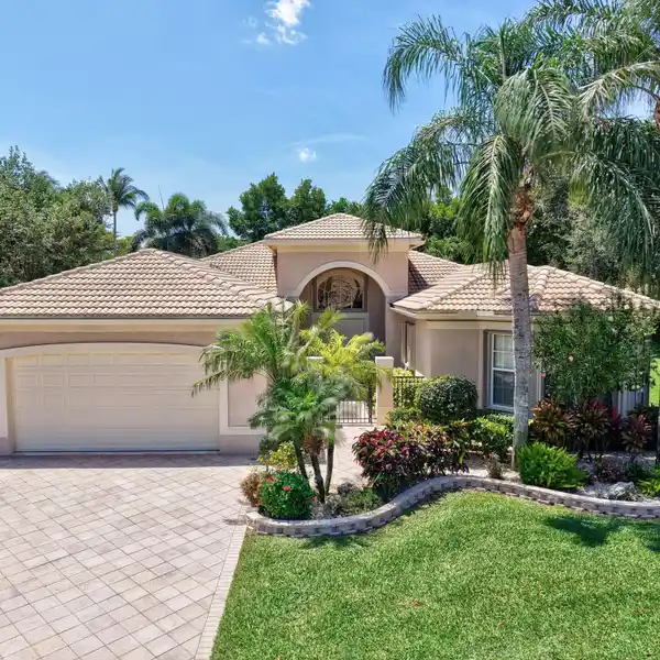 PERFECTLY MAINTAINED HOME IN VALENCIA PALMS