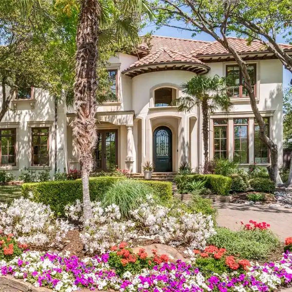 UPDATED UNIVERSITY PARK HOME IN THE FAIRWAY
