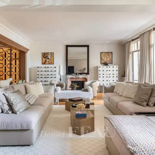 EXCEPTIONAL MINT CONDITION APARTMENT