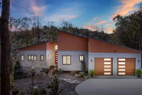 Peaceful Lakefront Property with Mountain Views