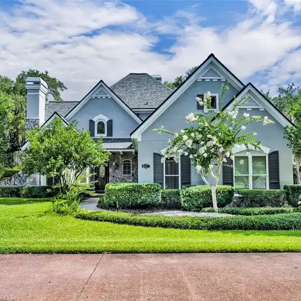 CANAL-FRONT LUXURY WITH PRIVATE LAP POOL