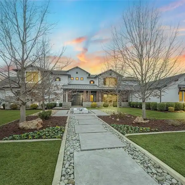 SPACIOUS CUSTOM HOME WITH MODERN FLAIR