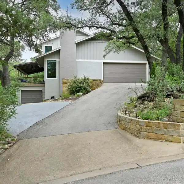 TIMELESS WESTLAKE HILLS RETREAT