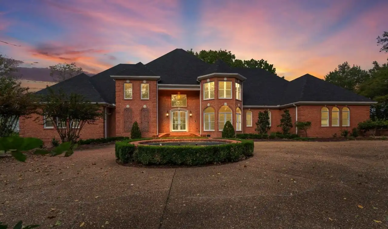 Luxurious Lakefront Retreat in Harbor Island