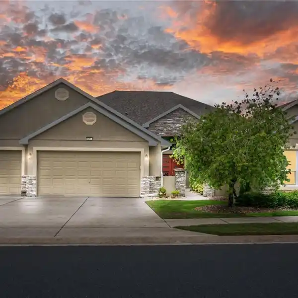SCENIC PROPERTY WITH FRENCH DOORS AND FIREPIT