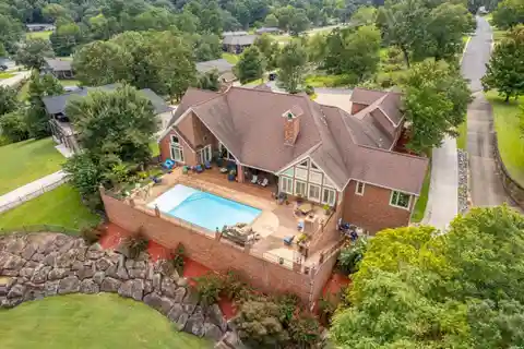 Comfortable Luxury Retreat on Lake Hamilton