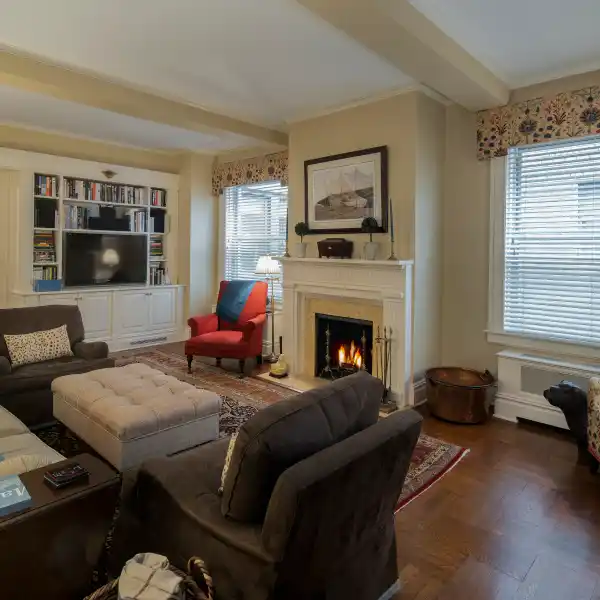 IDEALLY SITUATED PRE-WAR CO-OP APARTMENT