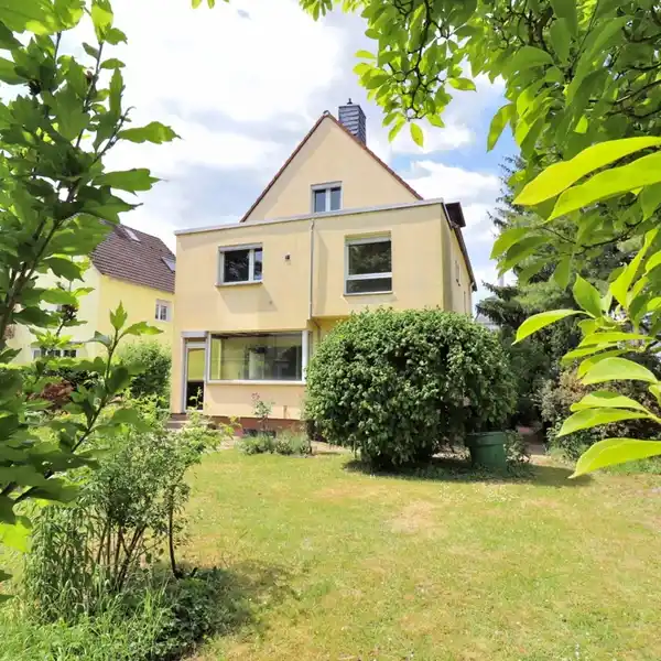 PRIME PROPERTY WITH OLD STOCK ON THE SACHSENHäUSER BERG