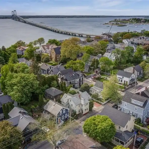 HISTORIC POINT RESIDENCE WITH GUEST HOUSE