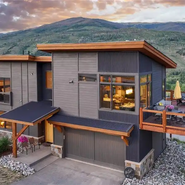 BEAUTIFULLY MAINTAINED SINGLE-FAMILY HOME