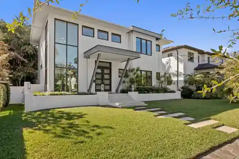 Contemporary Masterpiece in a Historic Neighborhood