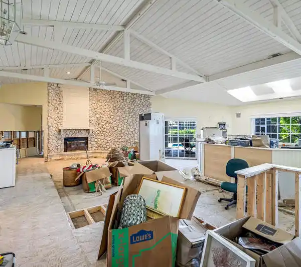 FANTASTIC IMPERIAL RIVER FRONT PROPERTY