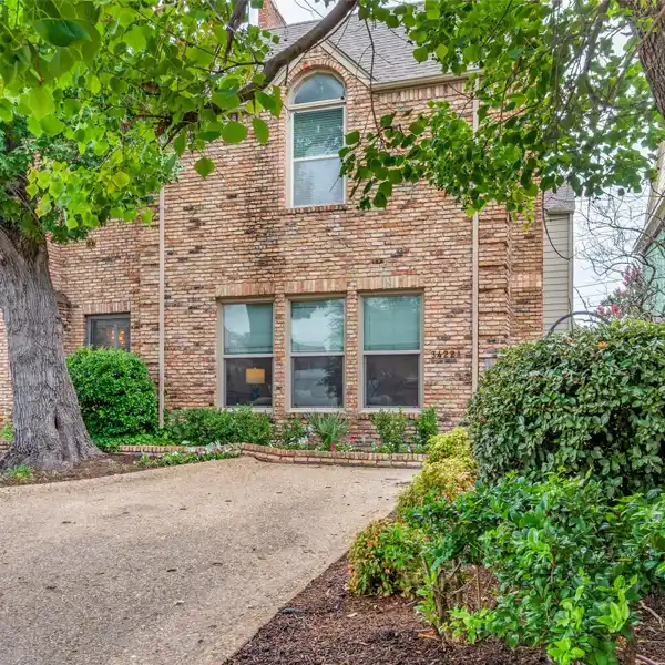 STYLE AND CONVENIENCE IN THE HEART OF UNIVERSITY PARK