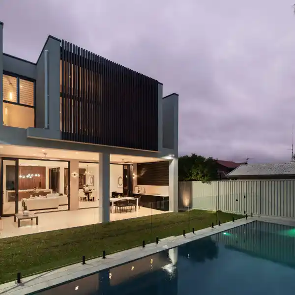 SEAMLESS INDOOR-OUTDOOR LIVING NEAR LONG REEF