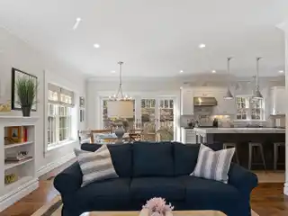 Coastal Sophistication on the Vineyard
