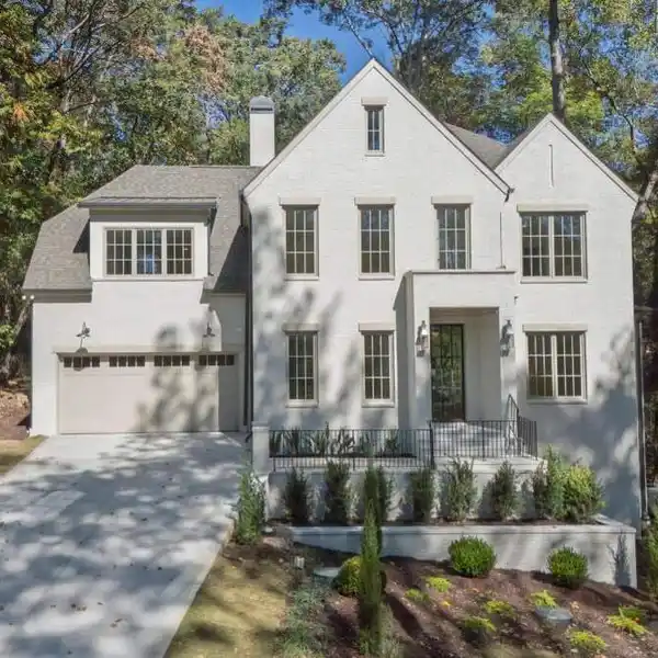 TIMELESS DESIGN MEETS BUCKHEAD PRIVACY AND CONVENIENCE
