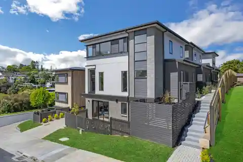 Stylish New Build with Coastal Convenience