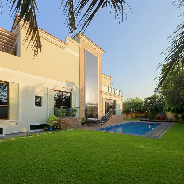 CONTEMPORARY VILLA ON A PRIVATE CUL-DE-SAC