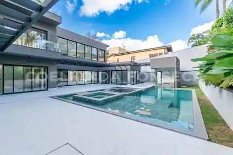 Spectacular New Home in Alphaville 1