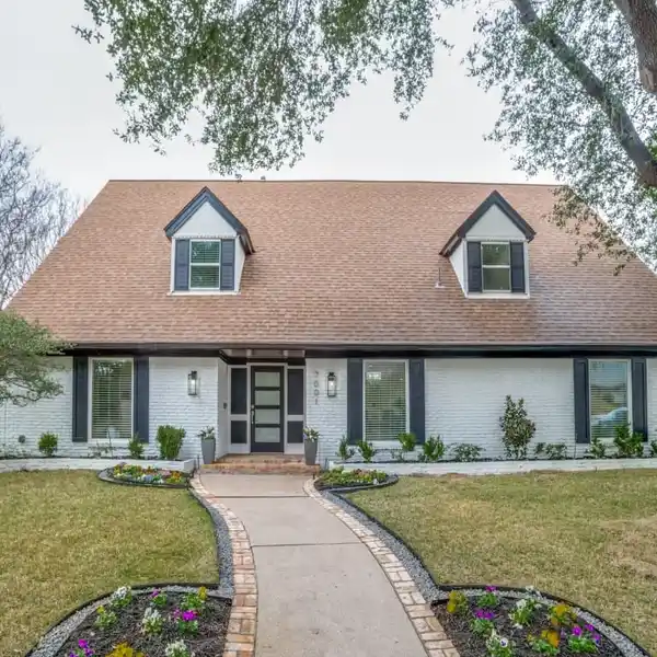 SUPER UPDATED LUXURY HOME IN WINDSOR PLACE