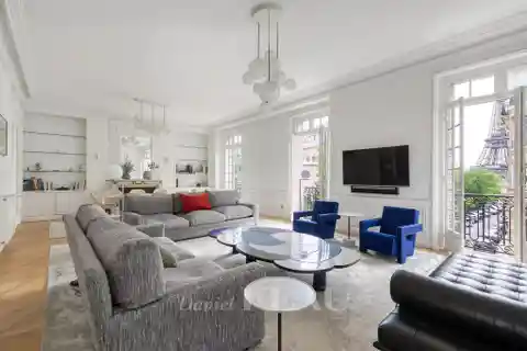 Bright Apartment with Exceptional Eiffel Tower Views