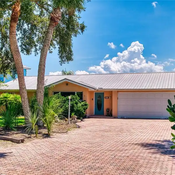 MID-CENTURY CONTEMPORARY CANAL-FRONT HOME