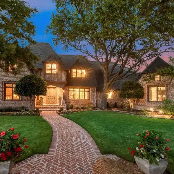 ELEGANT FRENCH COUNTRY ESTATE WITH GUEST HOUSE