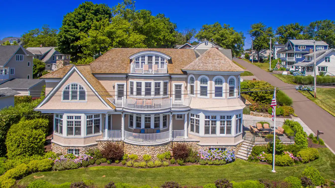 Luxurious Waterfront Living in the Morningside Association