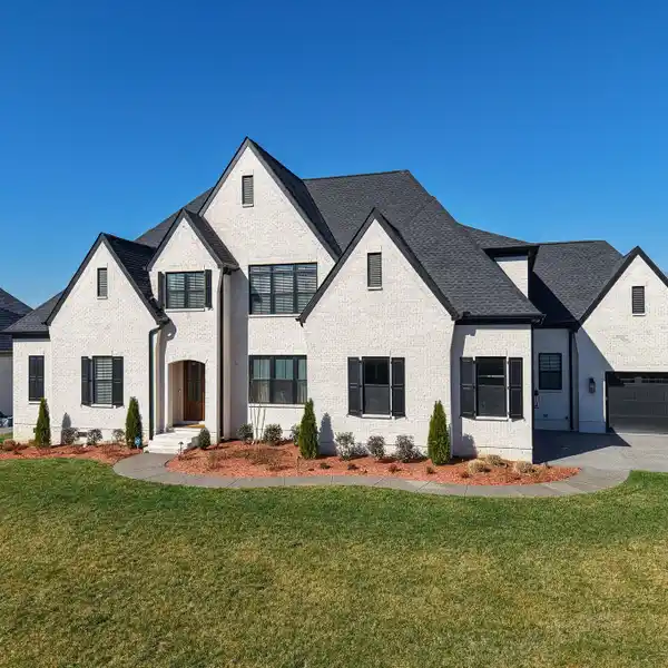 STUNNING BRENTWOOD BUILD WITH DESIGNER TOUCHES