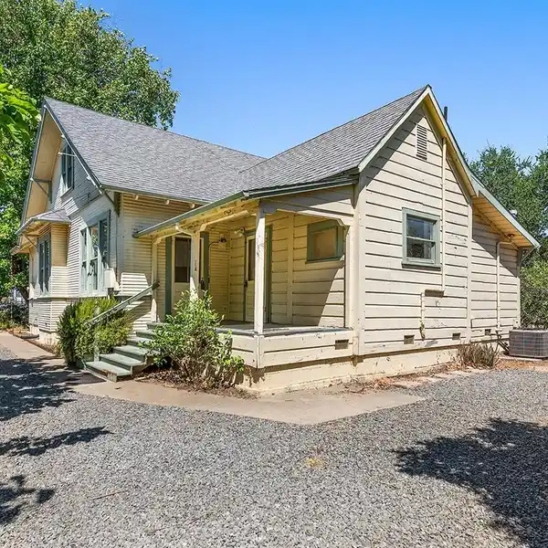 UNIQUE OPPORTUNITY IN HEALDSBURG