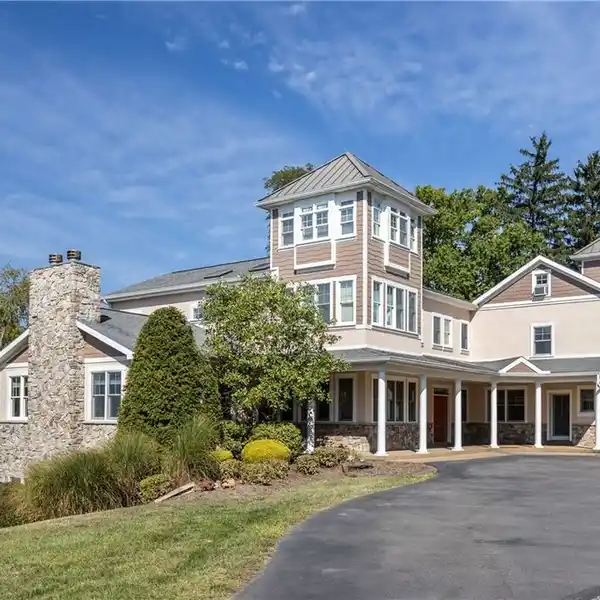 VERSATILE ESTATE WITH TIMELESS APPEAL