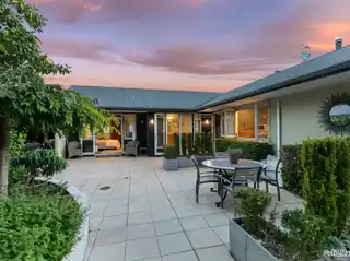 European Elegance in Old Greenhithe