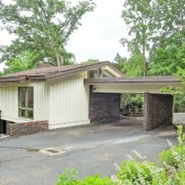 STUNNING MID-CENTURY MODERN HOME DESIGNED BY RENOWNED ARCHITECT