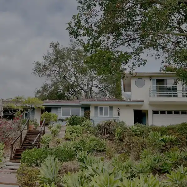 ENDLESS OCEAN VIEWS AWAIT YOUR VISION