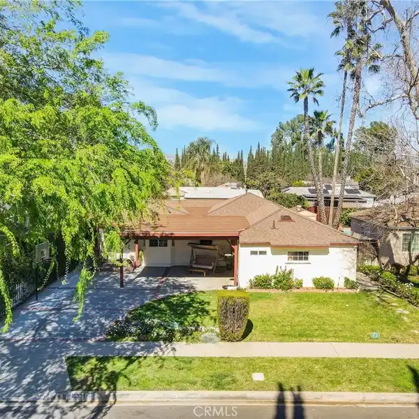 CHARMING AND VERSATILE POOL HOME IN TARZANA