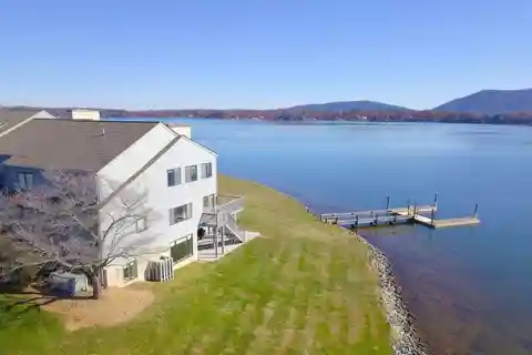 Luxury End Unit Waterfront Town Home