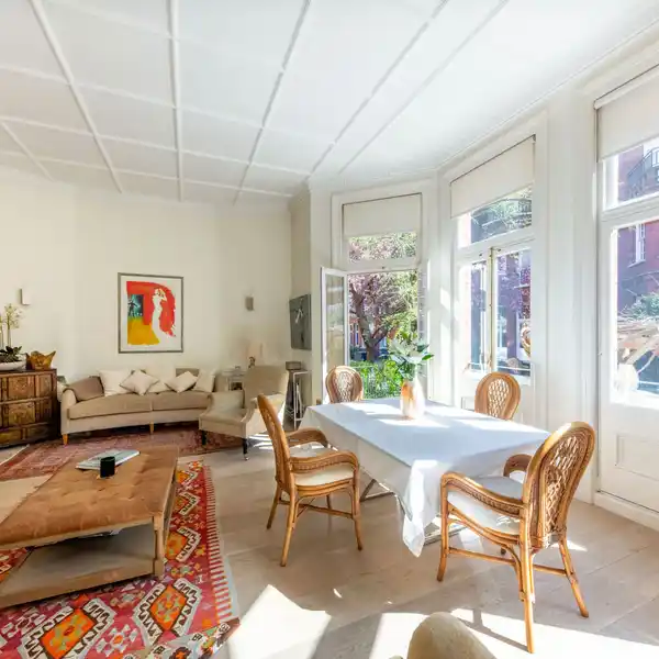 RAISED GROUND FLOOR FLAT WITH GARDEN ACCESS