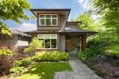 Custom Prairie Craftsman on a Corner Lot